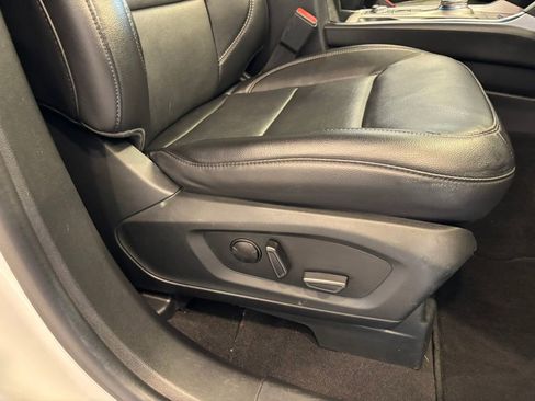 Used 2023 Ford Explorer Limited image 23