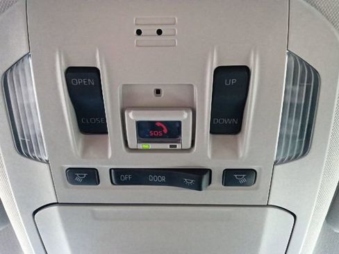 Used 2023 Toyota Highlander XLE image 25