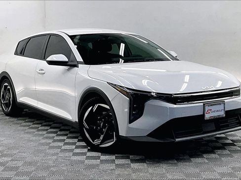 Used 2025 Kia K4 EX FWD image 11
