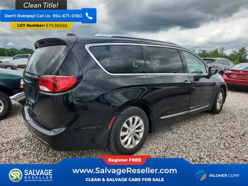 Used 2018 Chrysler Pacifica Touring-L FWD image 4