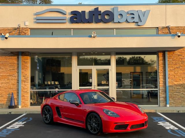 Used 2023 Porsche 718 Cayman w/ 718 T Interior Package RWD image 9