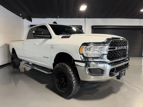 Used 2022 RAM 2500 Big Horn AWD/4WD image 3