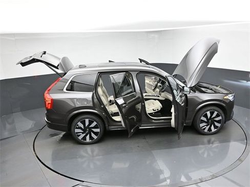 Used 2024 Volvo XC90 T8 Ultimate w/ Lounge Package image 50