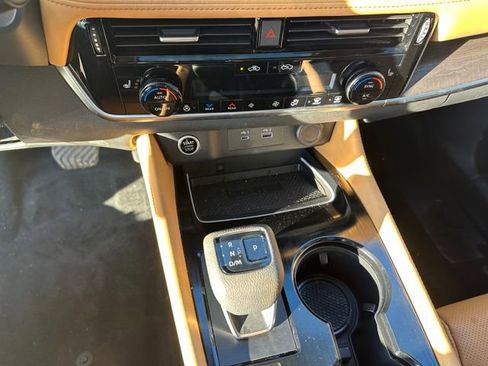 Used 2022 Nissan Rogue Platinum w/ Head-Up Display Package image 22