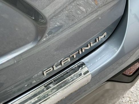 Used 2023 Toyota Highlander Platinum FWD image 9