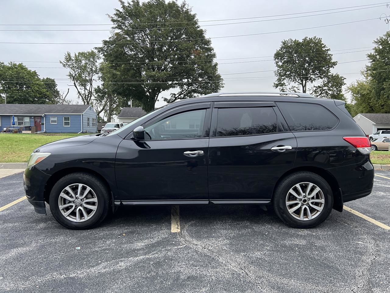 Used 2015 Nissan Pathfinder S FWD image 2