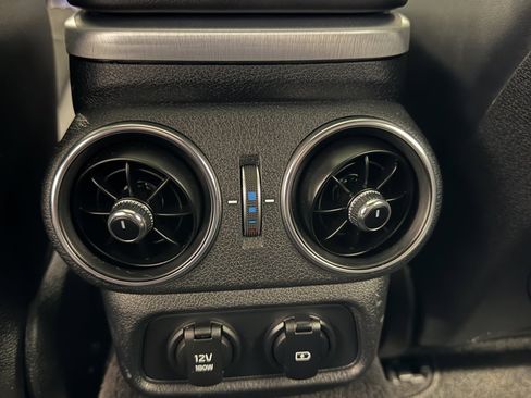 Used 2023 Kia Stinger GT2 image 38