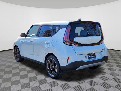 Used 2023 Kia Soul EX image 3