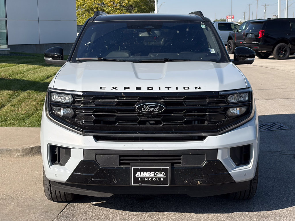 Used 2025 Ford Expedition Platinum w/ Stealth Performance Package AWD/4WD image 8