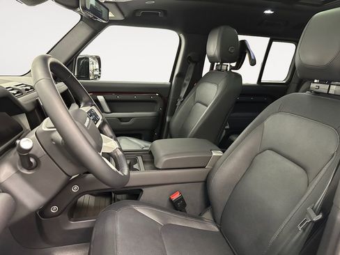 Used 2024 Land Rover Defender 130 X-Dynamic SE AWD/4WD image 8