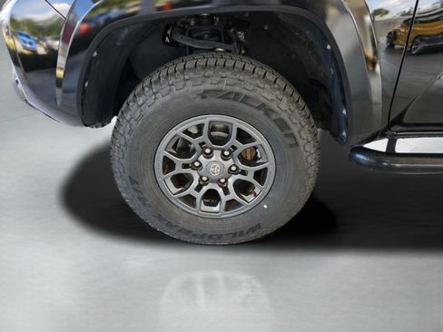 Used 2018 Toyota Tacoma SR5 RWD image 26