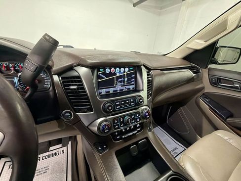 Used 2020 Chevrolet Suburban LT RWD image 18