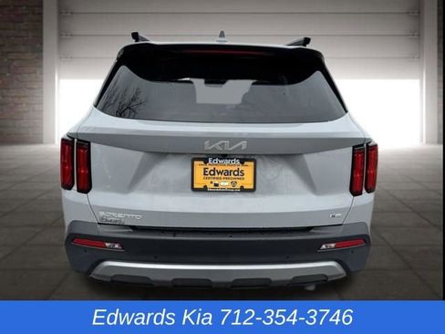 Used 2023 Kia Sorento SX Prestige image 5
