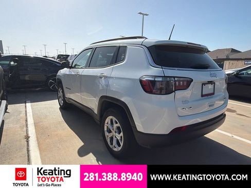 Used 2024 Jeep Compass Latitude AWD/4WD image 5