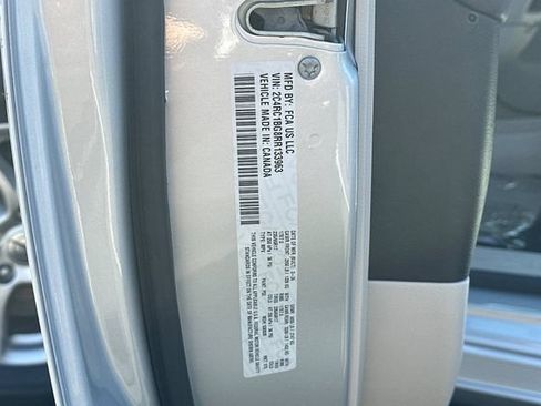 Used 2024 Chrysler Pacifica Touring-L FWD image 34
