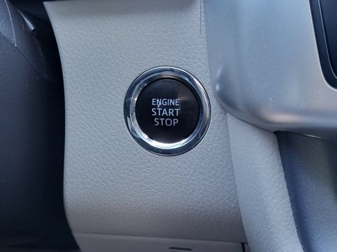Used 2018 Toyota Highlander XLE FWD image 21