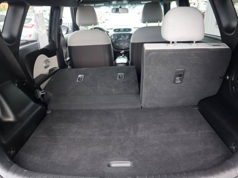 Used 2018 Kia Soul FWD image 39