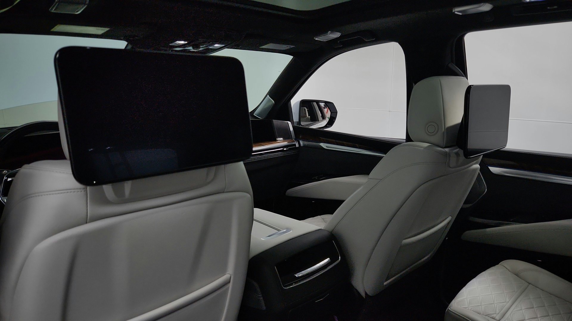 Certified 2026 Cadillac Escalade Platinum Sport w/ LPO, ONYX Package AWD/4WD image 25