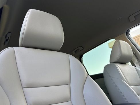 Used 2025 Nissan Rogue SL FWD image 24