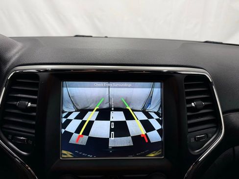 Used 2018 Jeep Grand Cherokee Altitude image 36