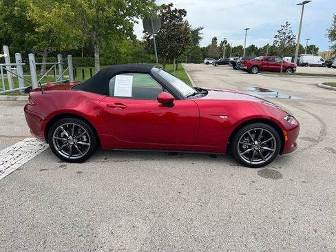 Used 2019 MAZDA MX-5 Miata Grand Touring RWD image 4