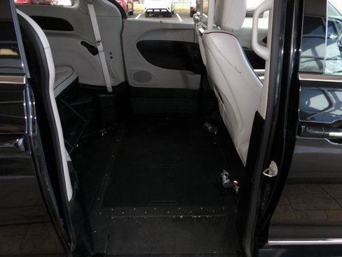 Used 2018 Chrysler Pacifica Limited w/ Tire & Wheel Group image 36