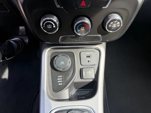 Used 2018 Jeep Compass Sport AWD/4WD image 18