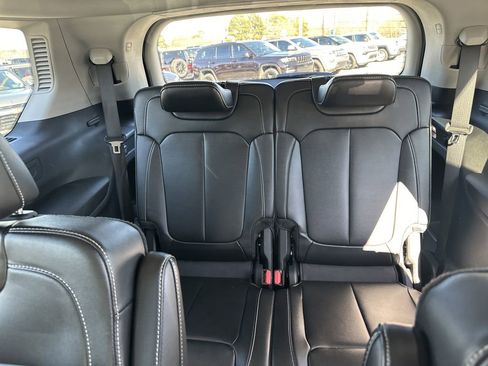 Used 2023 Jeep Grand Cherokee L Limited w/ Black Appearance Package image 27