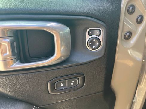 Used 2020 Jeep Gladiator Overland w/ Popular Equipment Package AWD/4WD image 9