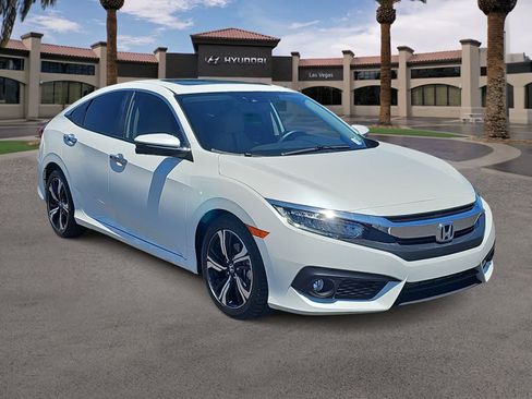 Used 2018 Honda Civic Touring image 2