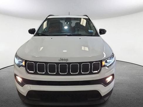 Used 2022 Jeep Compass Latitude w/ Sun and Sound Group AWD/4WD image 2
