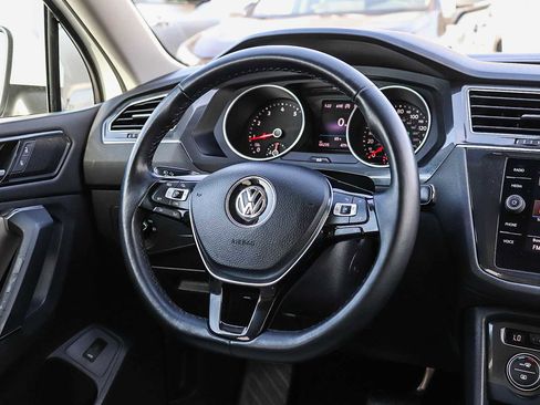 Used 2018 Volkswagen Tiguan SEL image 16