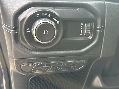 Used 2025 Jeep Wrangler Unlimited Rubicon w/ Convenience Group AWD/4WD image 24