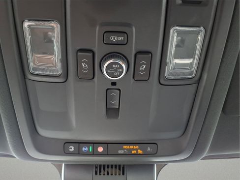 Used 2025 Chevrolet Tahoe Premier AWD/4WD image 29