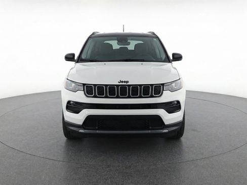 Used 2025 Jeep Compass Limited AWD/4WD image 2