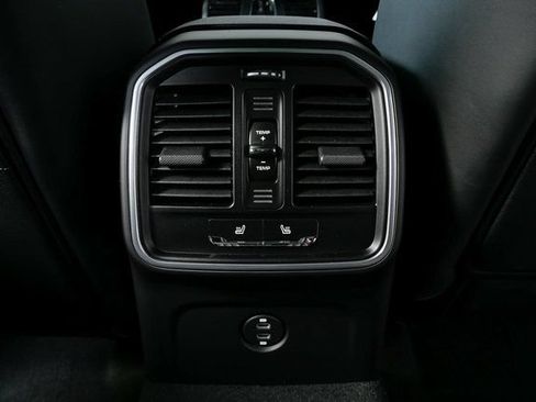 Certified 2026 Porsche Macan AWD/4WD image 20