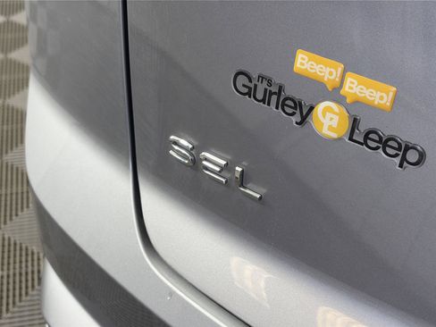 Used 2025 Volkswagen Atlas Cross Sport SEL Premium R-Line image 16