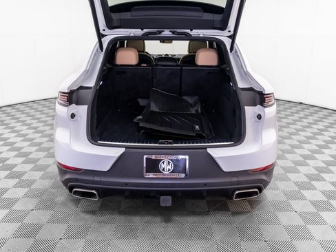 Certified 2025 Porsche Cayenne Coupe AWD/4WD image 32