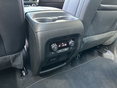 Used 2024 Chevrolet Traverse RS AWD/4WD image 16