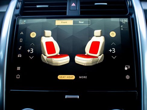 Used 2025 Land Rover Discovery Dynamic SE image 32