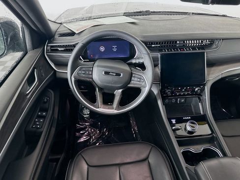 Certified 2025 Jeep Grand Cherokee Limited w/ Luxury Tech Group II image 35