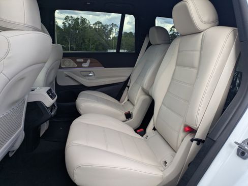 New 2026 Mercedes-Benz GLS 580 4MATIC image 16