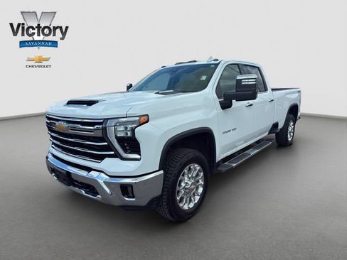 Used 2025 Chevrolet Silverado 3500 LTZ AWD/4WD image 3