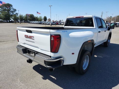 New 2026 GMC Sierra 3500 Pro AWD/4WD image 3