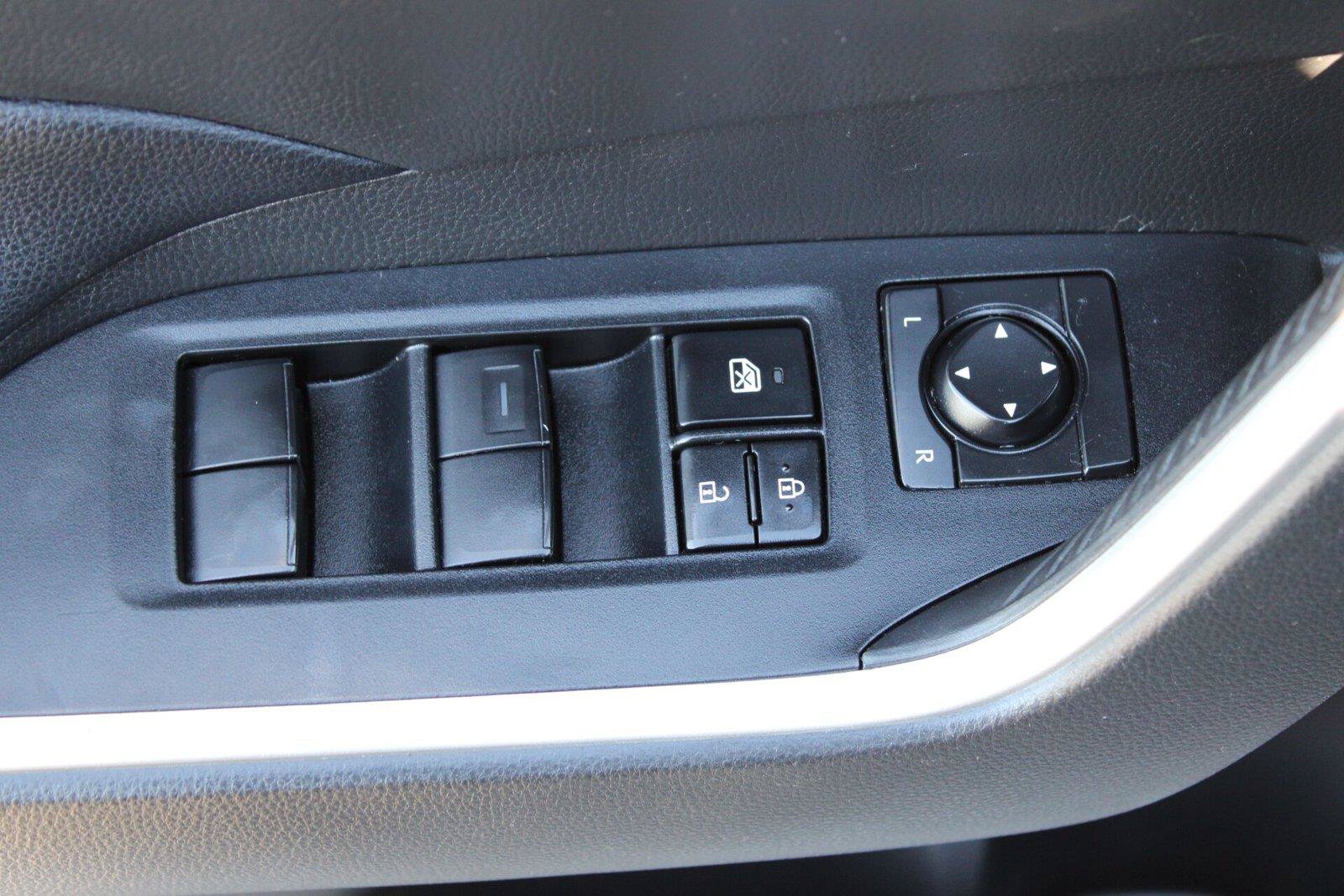 Used 2021 Toyota RAV4 LE AWD/4WD image 22
