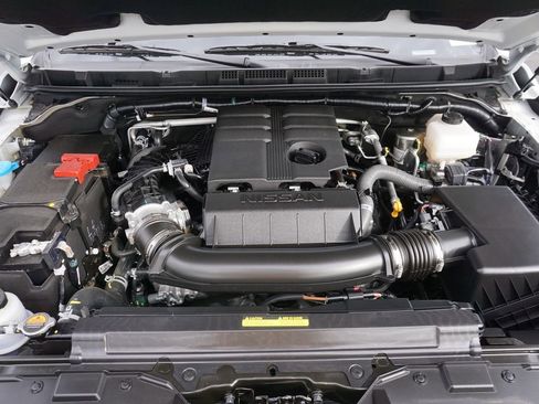 Certified 2025 Nissan Frontier SV image 7