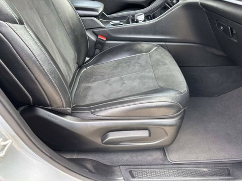 Used 2024 Jeep Grand Cherokee Altitude RWD image 11