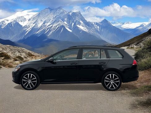 Used 2016 Volkswagen Golf Limited Edition image 2