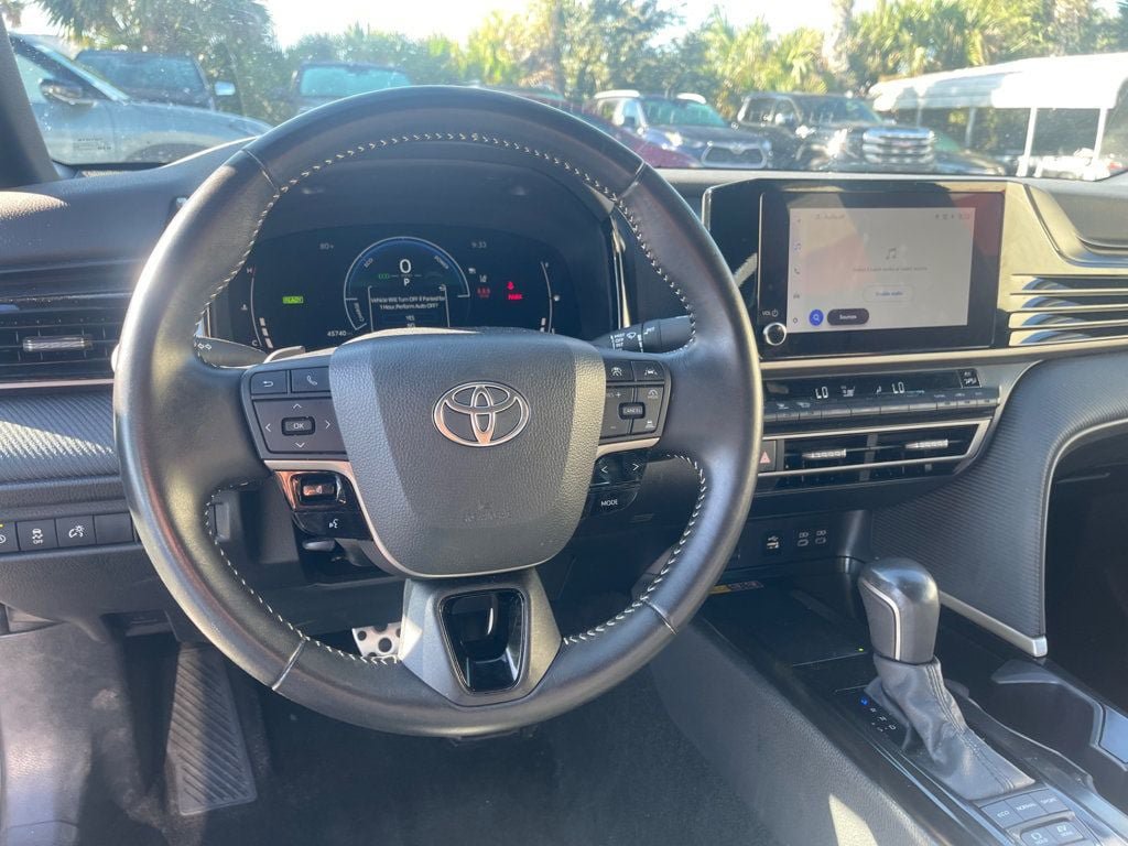 Used 2025 Toyota Camry SE FWD image 12