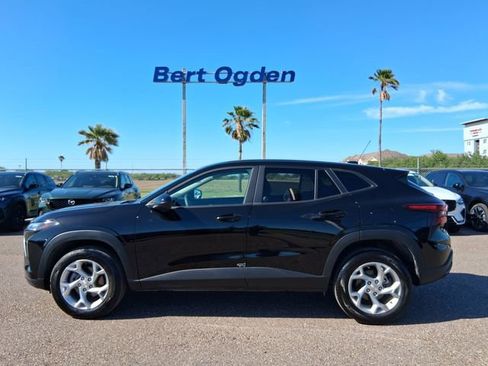 Used 2025 Chevrolet Trax LS w/ LS Convenience Package FWD image 2